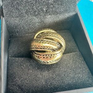 Vintage Size 6 gold tone Loveknot ring